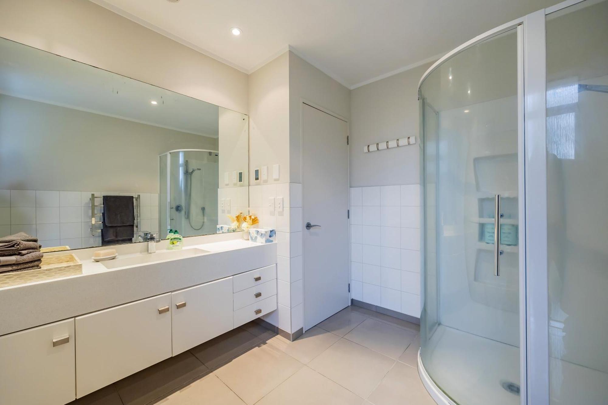 Entire House With Pool, Spa Auckland Exterior photo